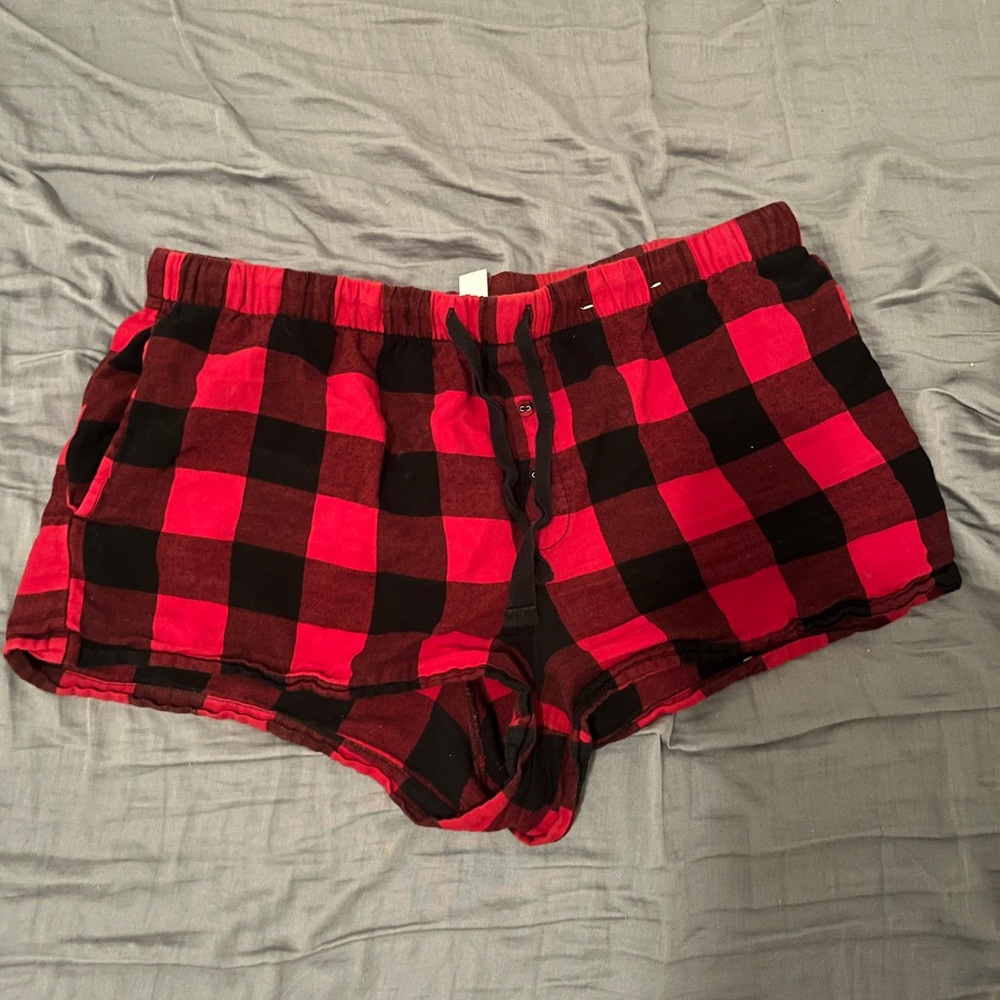 stars above red and black checkered pajama shorts size medium
